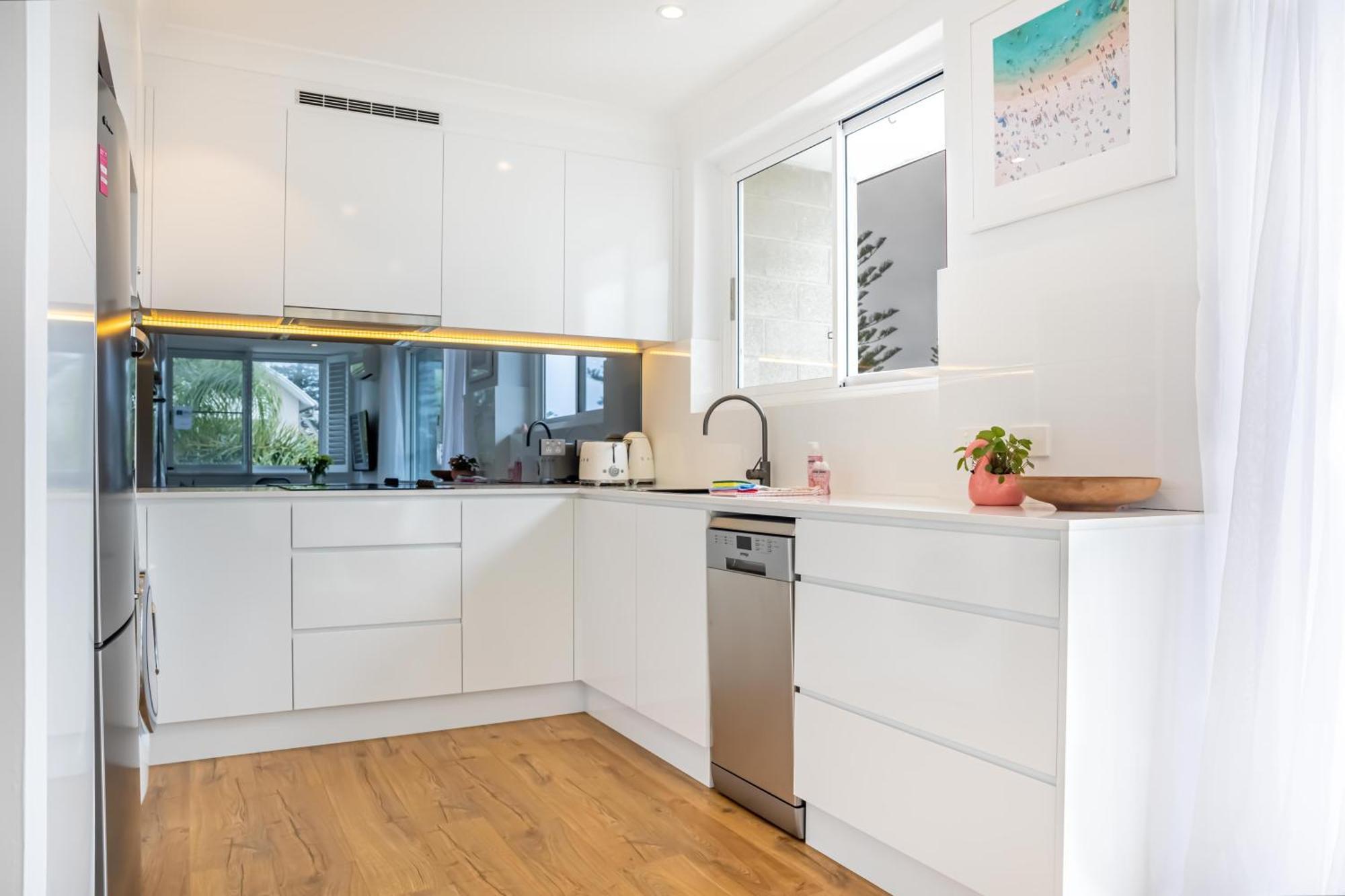 Chic Apartment Footsteps From Manly Beach Sydney Bilik gambar